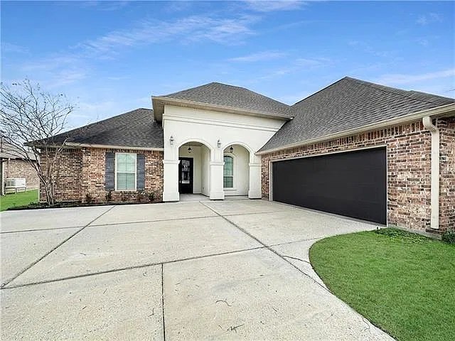 Exterior of 195 Raiford Oaks Blvd, Madisonville, LA 70447
