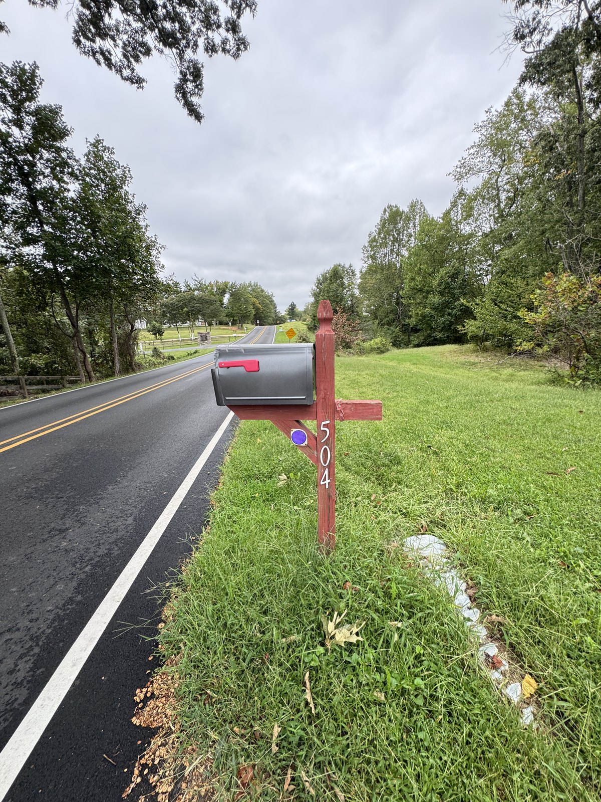 Roadside approach and mailbox at 504 Sanford Dr, Fredericksburg VA