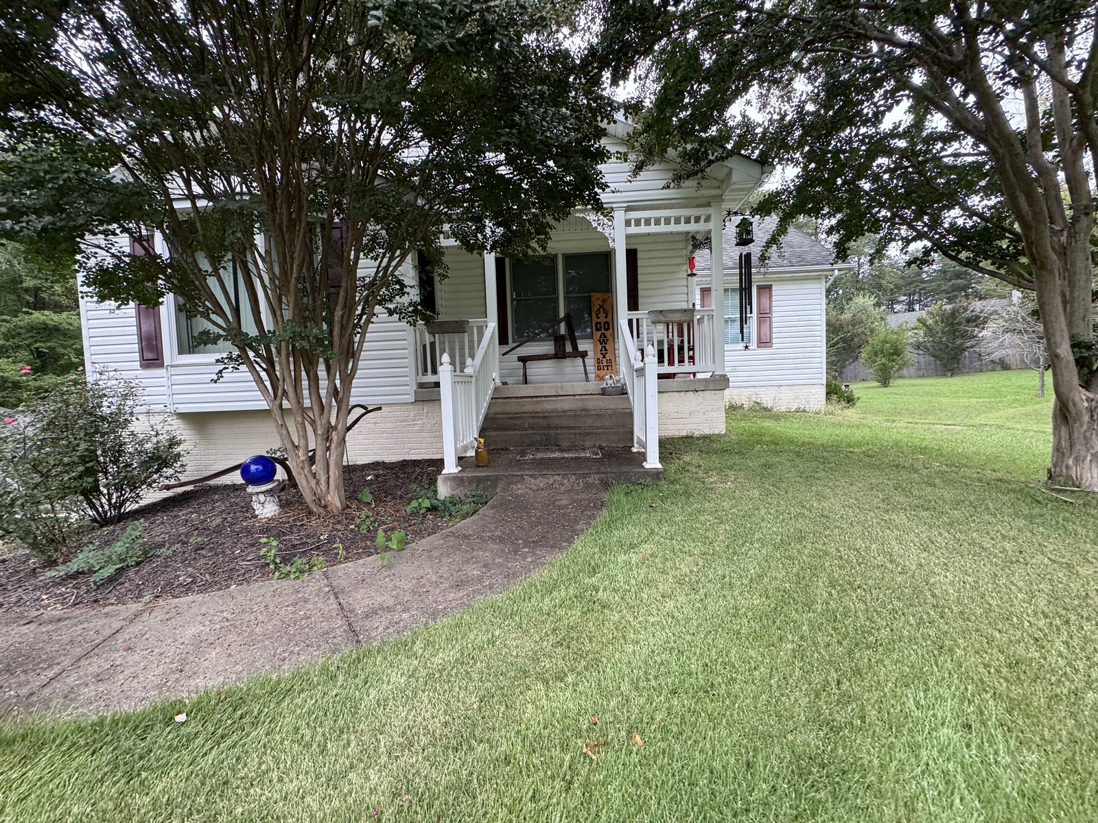 Front entrance view at 504 Sanford Dr, Fredericksburg VA