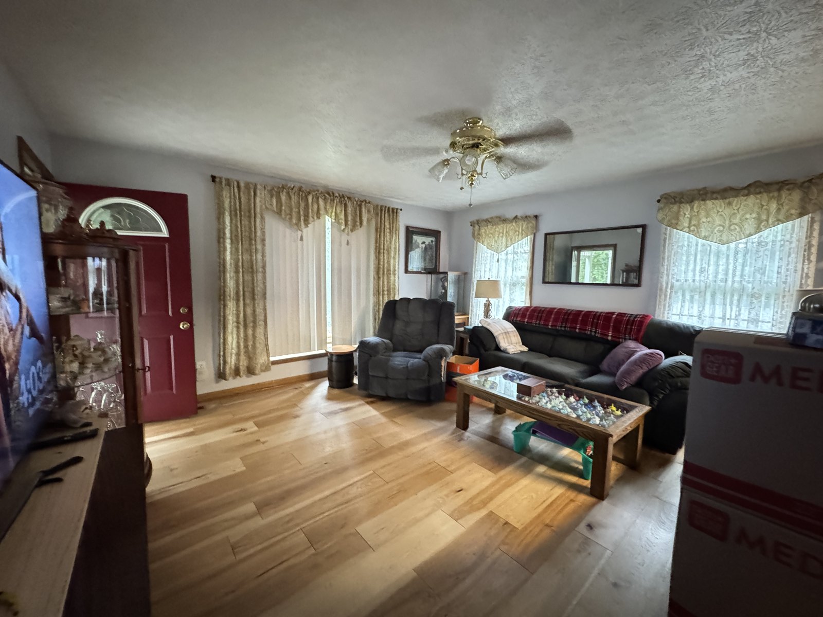 Living room at 504 Sanford Dr, Fredericksburg VA