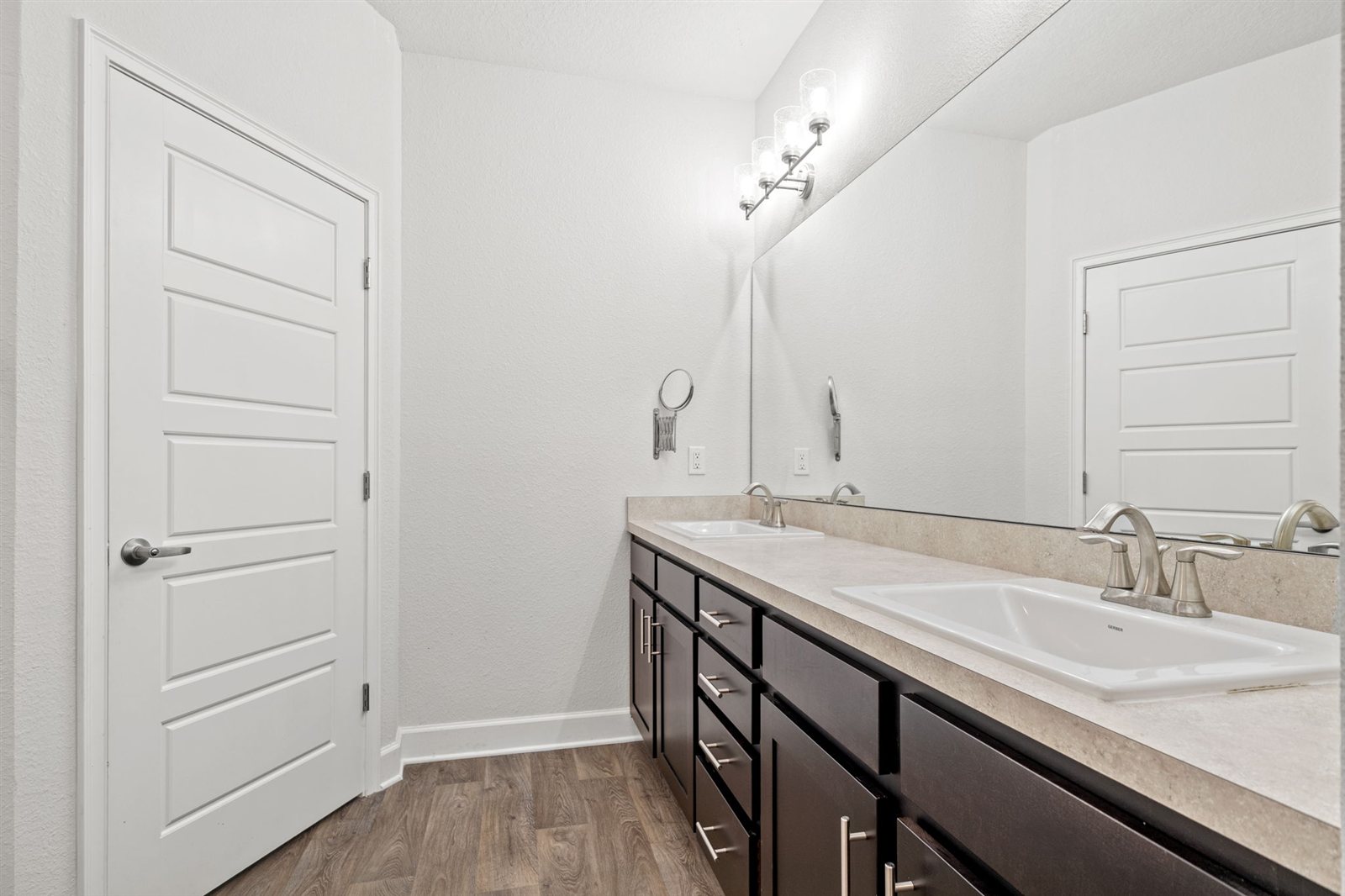 Double-sink vanity at 9956 Redfish Marsh Cir, Jacksonville FL