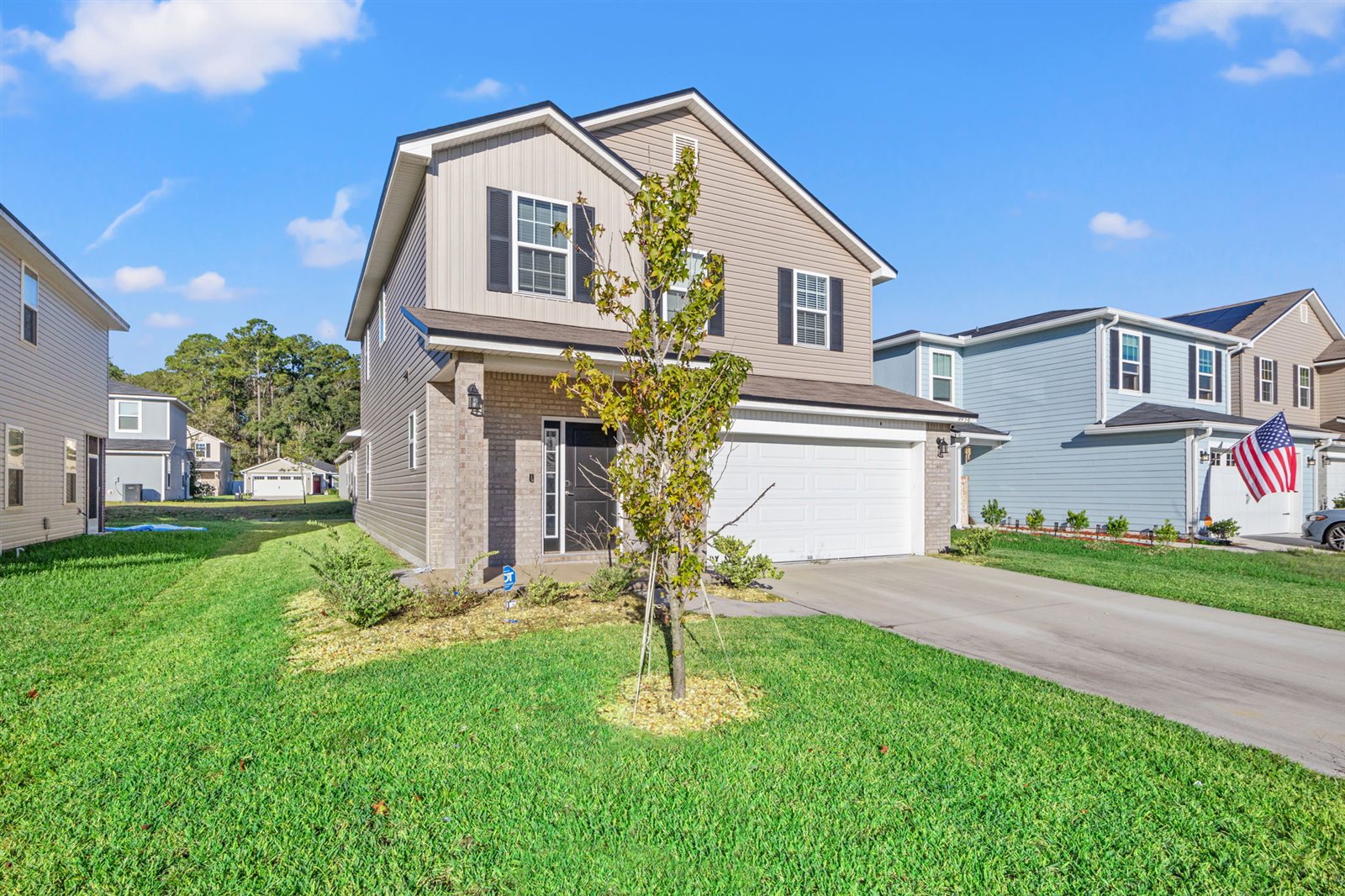 Front yard and driveway at 9956 Redfish Marsh Cir, Jacksonville FL
